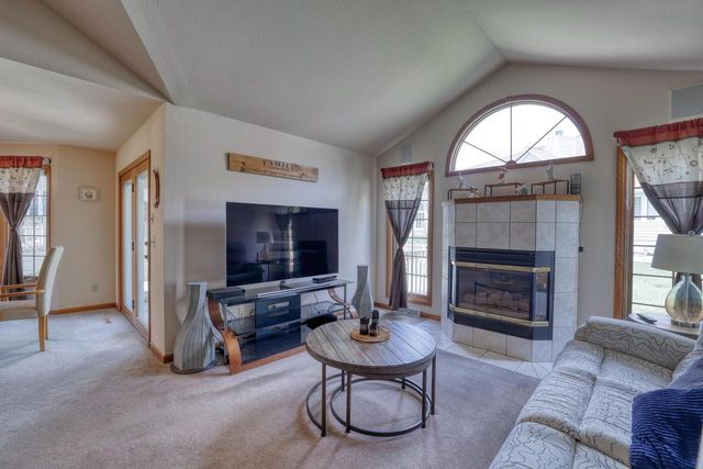 940 Spyglass HILL, Waterford, WI 53185