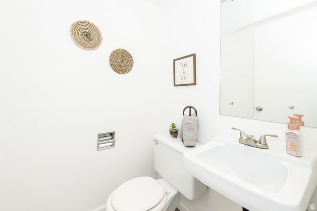 38 N WHITE BARN DR, Pleasant View, UT 84414