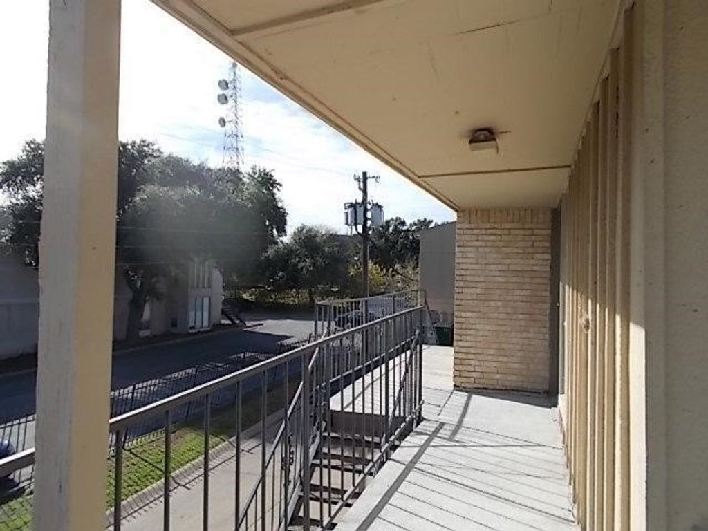 4524 Amesbury Drive C, Dallas, TX 75206