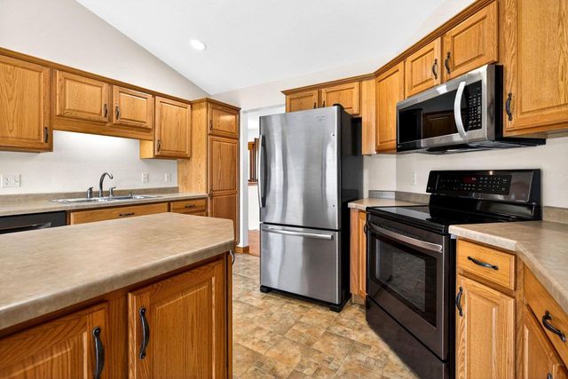 1321 SHOOTING STAR DRIVE, Neenah, WI 54956