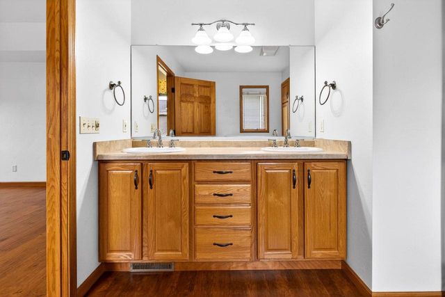 1321 SHOOTING STAR DRIVE, Neenah, WI 54956