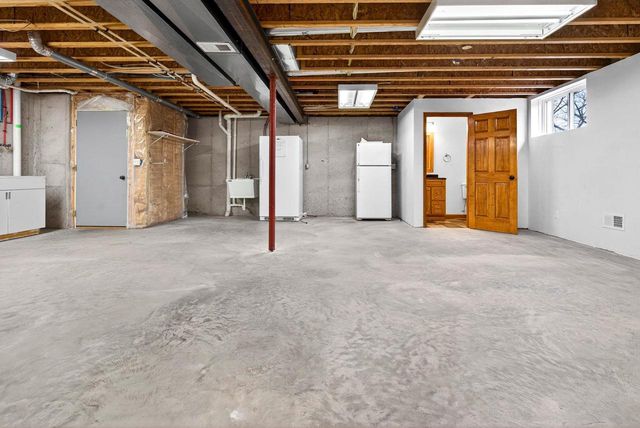 1321 SHOOTING STAR DRIVE, Neenah, WI 54956