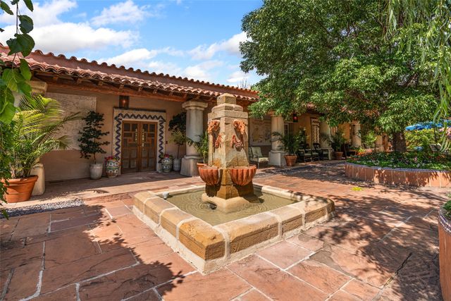 1379 Canyon Road, Santa Fe, NM 87501