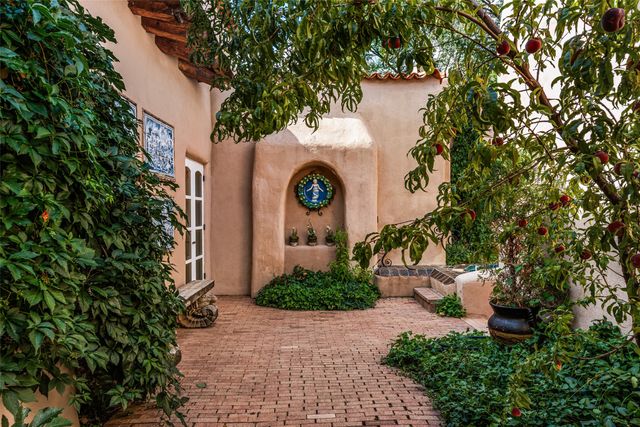 1379 Canyon Road, Santa Fe, NM 87501