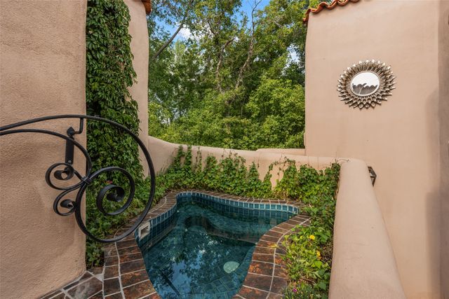 1379 Canyon Road, Santa Fe, NM 87501