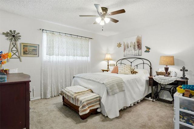 902 Meadowcreek Street, Krum, TX 76249