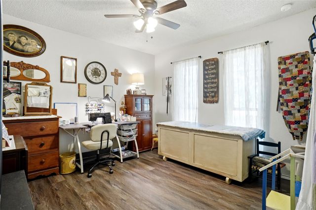 902 Meadowcreek Street, Krum, TX 76249