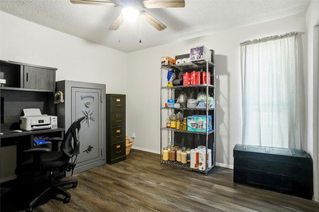 902 Meadowcreek Street, Krum, TX 76249