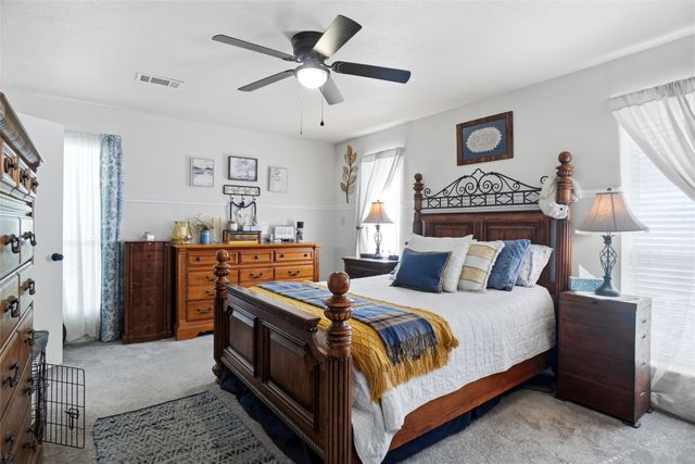 902 Meadowcreek Street, Krum, TX 76249