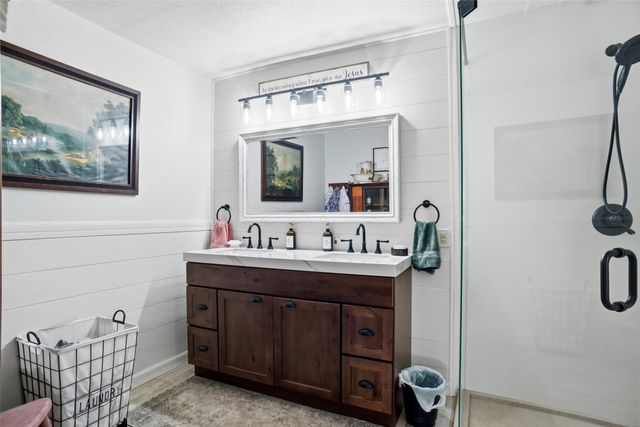 902 Meadowcreek Street, Krum, TX 76249