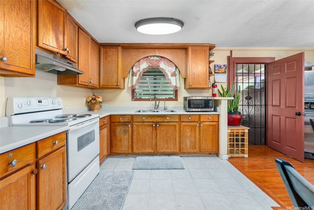 94-1334 Henokea Street, Waipahu, HI 96797