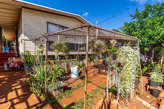 94-1334 Henokea Street, Waipahu, HI 96797