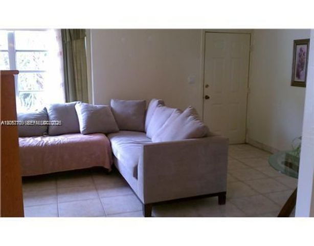 6410 SW 39th St, Miami, FL 33155