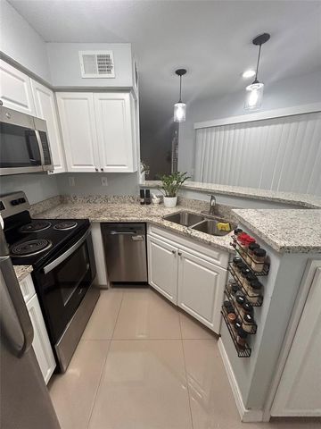 8766 MALLARD RESERVE DRIVE 101, Tampa, FL 33614