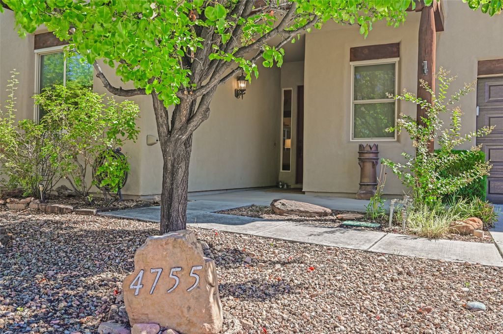4755 Solecito, Santa Fe, NM 87507