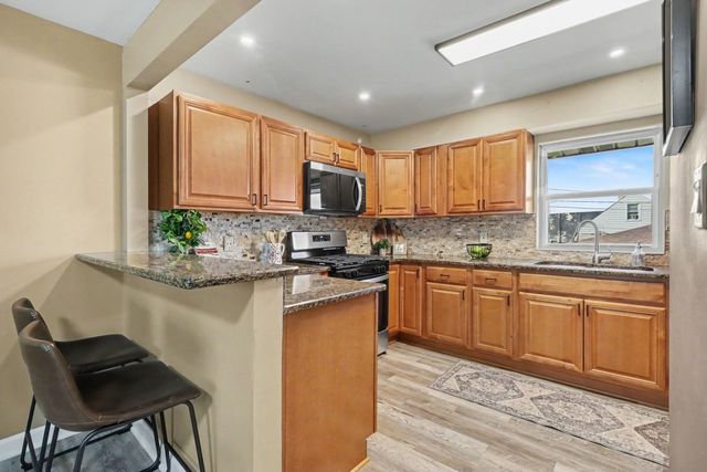 8420 W 83rd Street, Justice, IL 60458