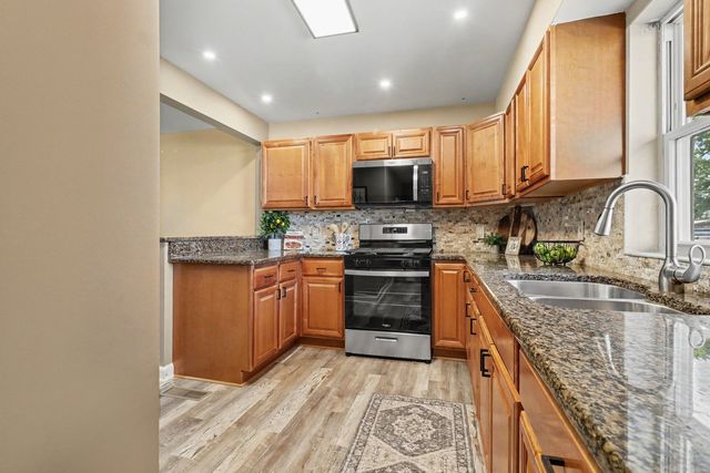 8420 W 83rd Street, Justice, IL 60458