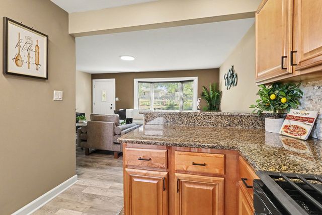 8420 W 83rd Street, Justice, IL 60458