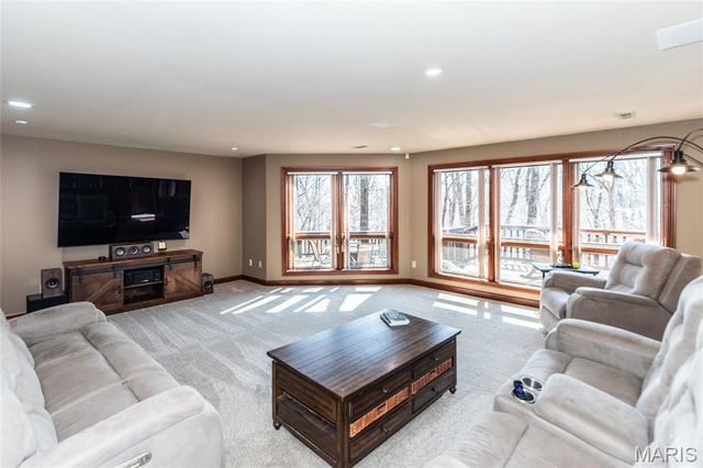 1570 Paradise Valley Drive, High Ridge, MO 63049