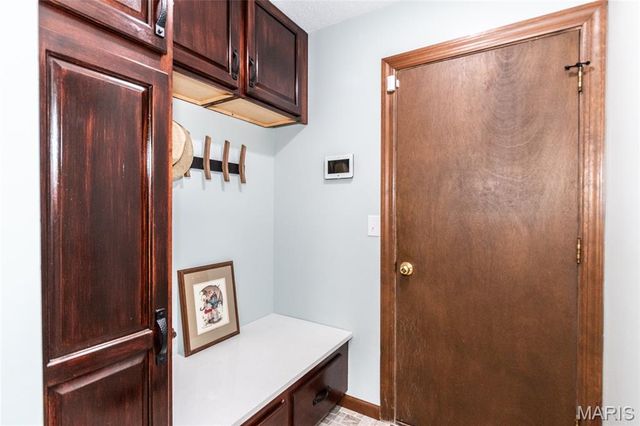 1570 Paradise Valley Drive, High Ridge, MO 63049