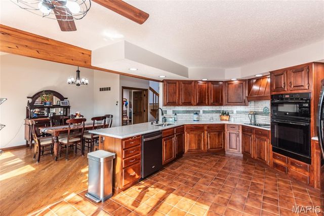 1570 Paradise Valley Drive, High Ridge, MO 63049