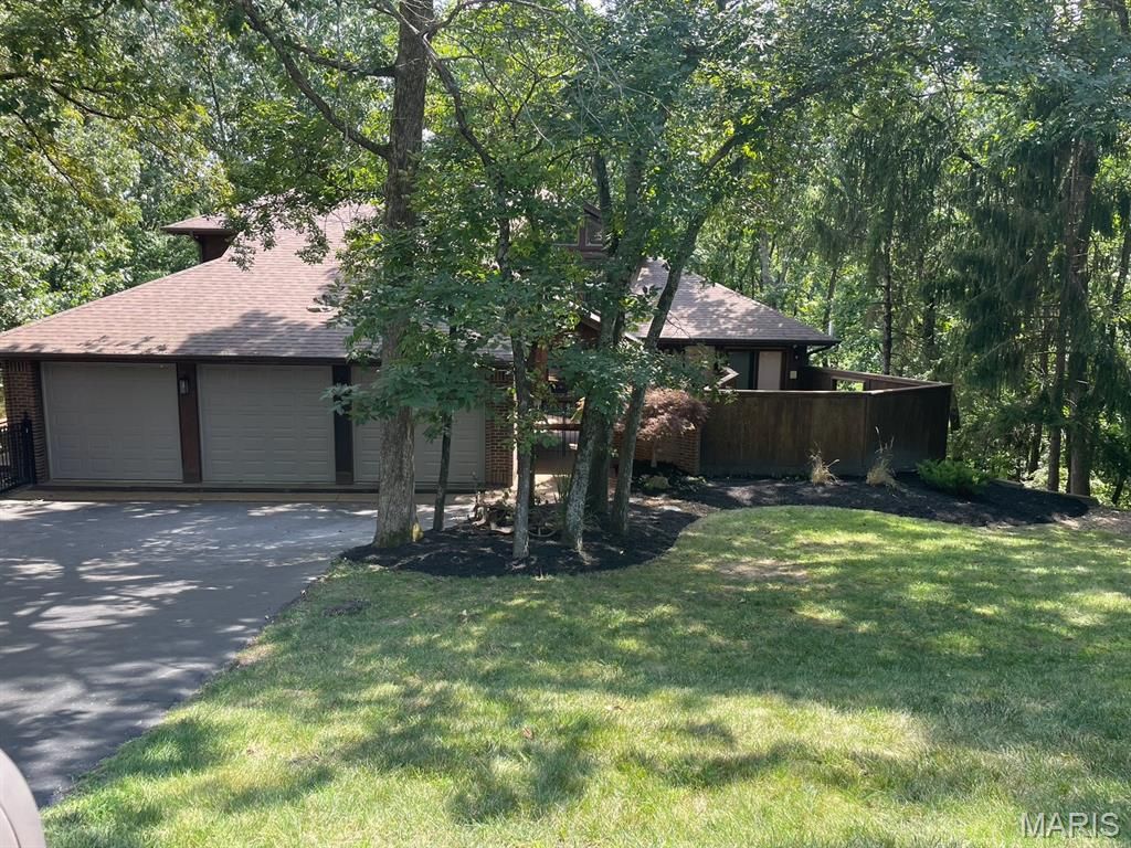 1570 Paradise Valley Drive, High Ridge, MO 63049