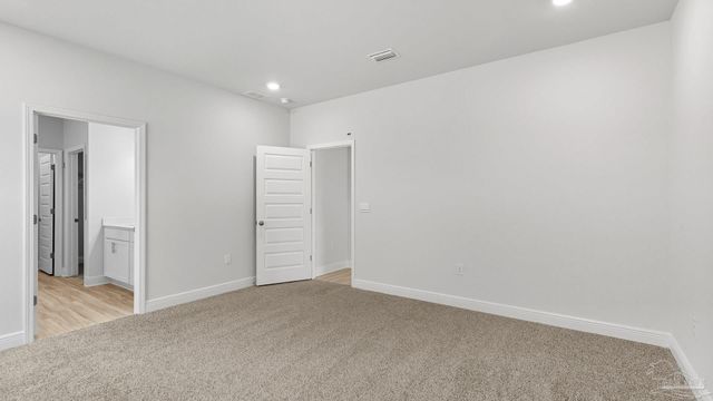 2042 Wiregrass St, Navarre, FL 32566