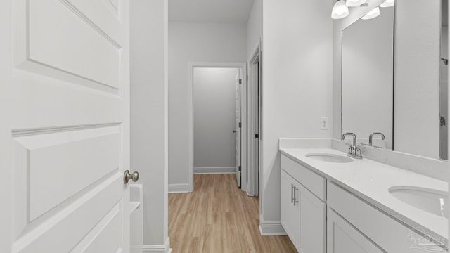 2042 Wiregrass St, Navarre, FL 32566