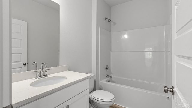2042 Wiregrass St, Navarre, FL 32566