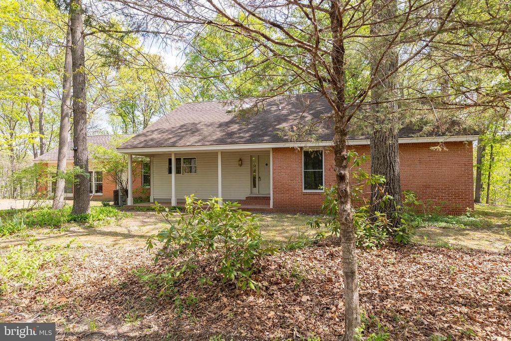 221 SETTLERS LN, Stephenson, VA 22656