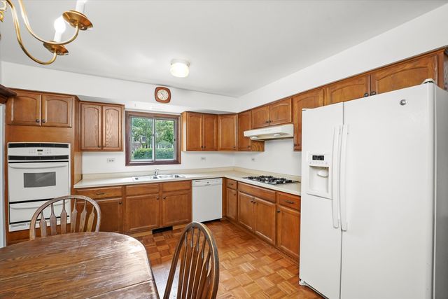 1554 CHICKASAW Drive, Naperville, IL 60563