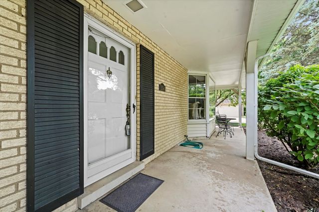 1554 CHICKASAW Drive, Naperville, IL 60563