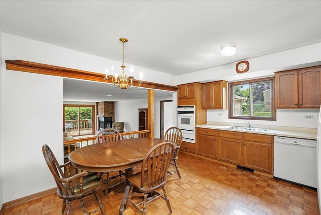 1554 CHICKASAW Drive, Naperville, IL 60563