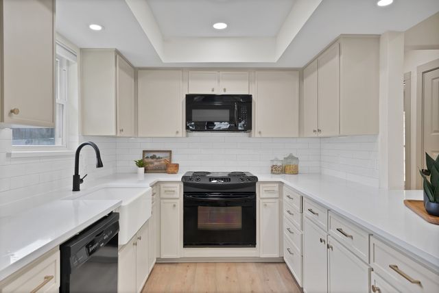 929 Thistle Ridge Lane, Arlington, TX 76017