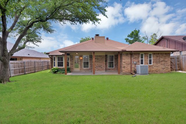 929 Thistle Ridge Lane, Arlington, TX 76017