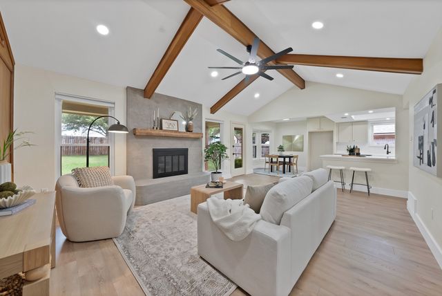 929 Thistle Ridge Lane, Arlington, TX 76017