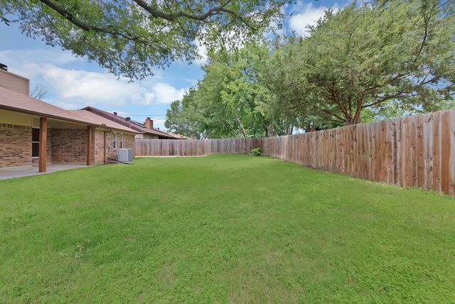 929 Thistle Ridge Lane, Arlington, TX 76017