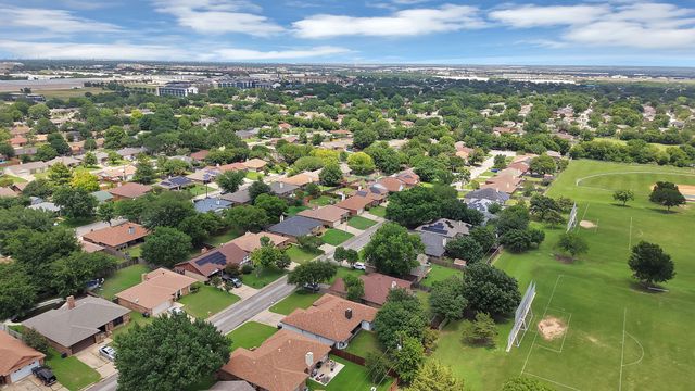 929 Thistle Ridge Lane, Arlington, TX 76017