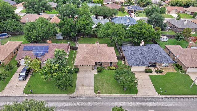 929 Thistle Ridge Lane, Arlington, TX 76017