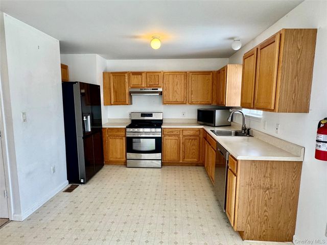 23 Peach Place, Middletown, NY 10940