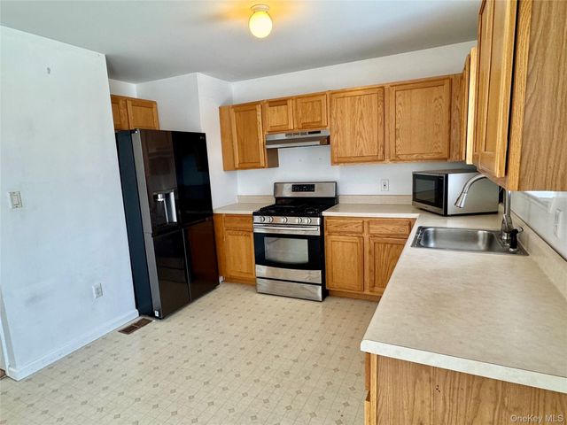 23 Peach Place, Middletown, NY 10940