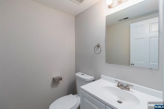 18 Dogwood Place, Swedesboro, NJ 08085