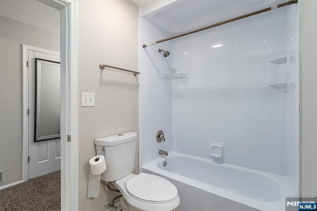 18 Dogwood Place, Swedesboro, NJ 08085