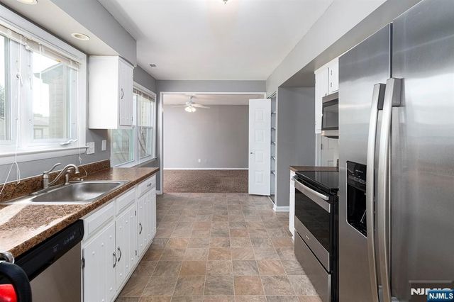 18 Dogwood Place, Swedesboro, NJ 08085