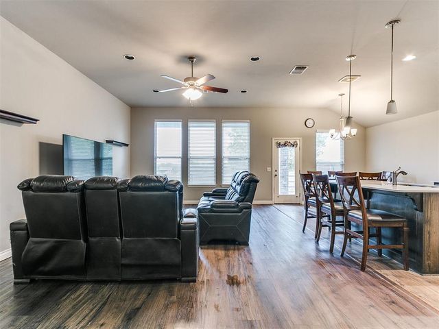 2927 Trailwood Drive, Norman, OK 73069