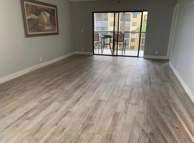 6475 W Oakland Park Blvd 401, Lauderhill, FL 33313