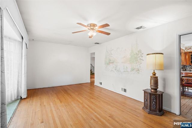 380 Howard Street, Twp Of Washington, NJ 07676