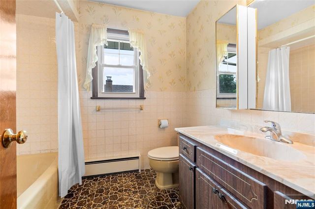 380 Howard Street, Twp Of Washington, NJ 07676