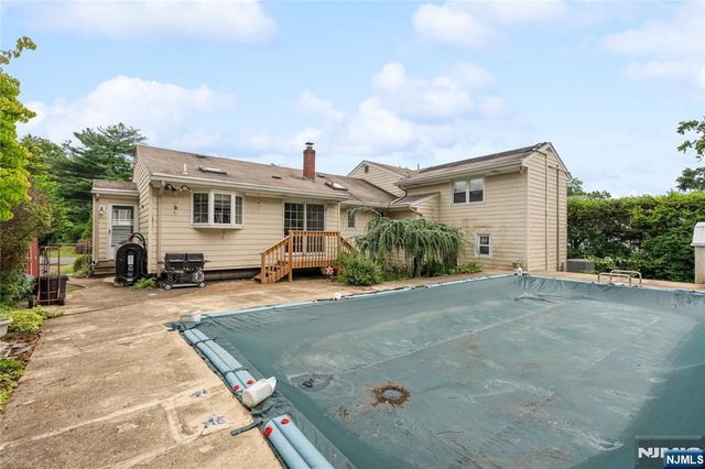 380 Howard Street, Twp Of Washington, NJ 07676