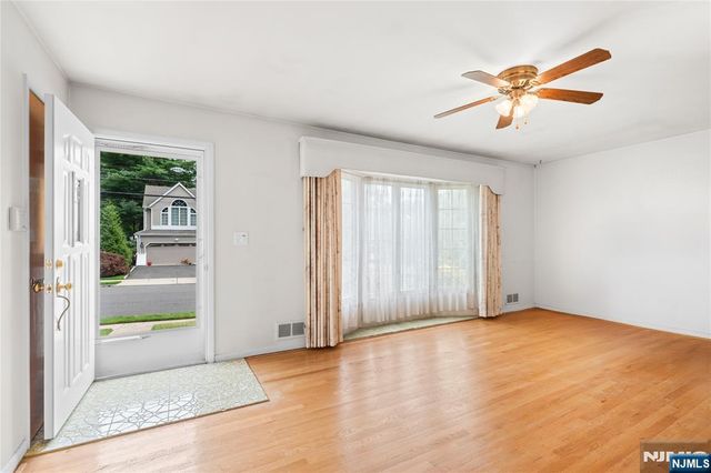 380 Howard Street, Twp Of Washington, NJ 07676
